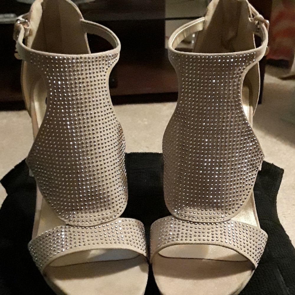 👠NO OFFERS FINAL PRICE👠Guess Glamo Heels